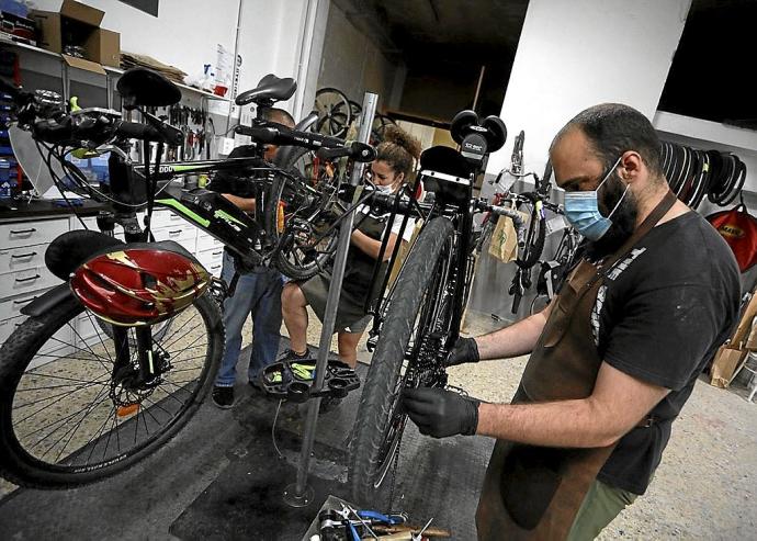 El 16 de diciembre tendrá lugar un taller de mecánica básica para aprender a reparar bicicletas.