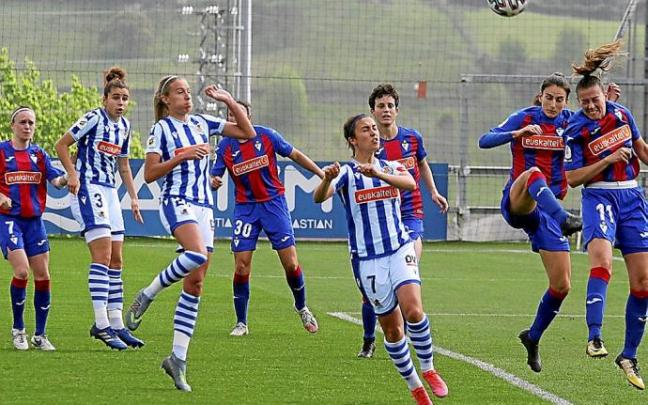 Real y Eibar jugaron en Zubieta un derbi que cambió el rumbo de sus trayectorias. Foto: Iker Azurmendi