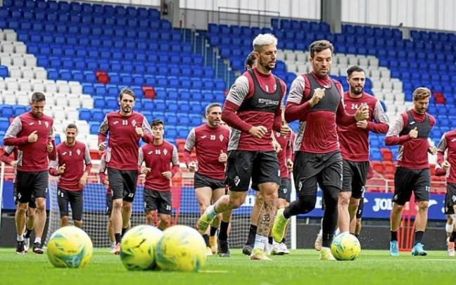 Los jugadores del Eibar, esta semana durante un entrenamiento en el estadio de Ipurua. Foto: SD Eibar