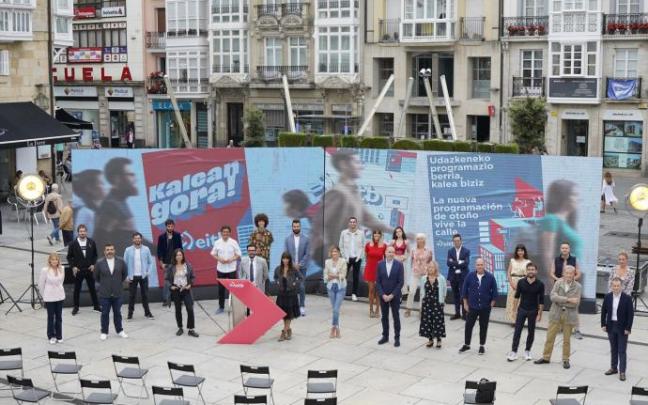 La presentación de la temporada 2021-22 tuvo lugar en la plaza de la Virgen Blanca de Vitoria-Gasteiz. La presentación de la temporada 2021-22 tuvo lugar en la plaza de la Virgen Blanca de Vitoria-Gasteiz.