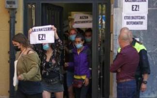 Imagen de archivo de una protesta vecinal por un desahucio.