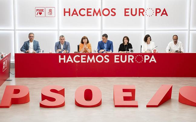 Pedro Sánchez preside la reunión de la Ejecutiva del PSOE.