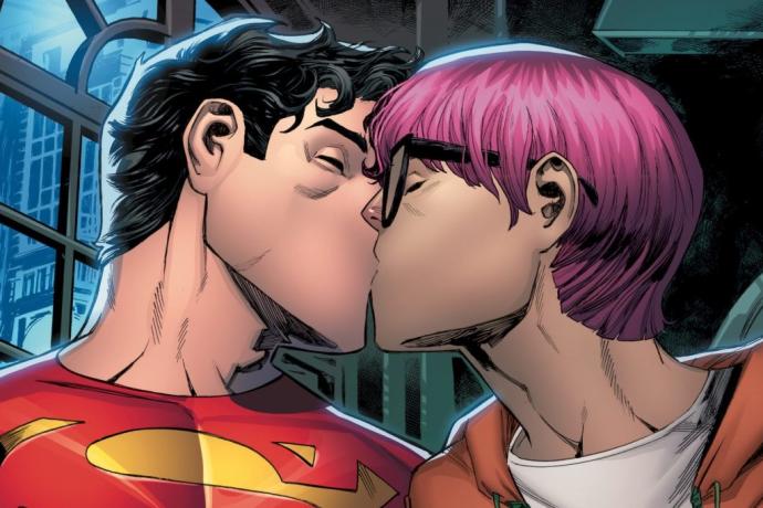 Viñeta con el beso entre Superman y Jay Nakamura