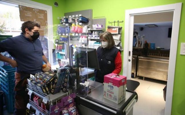 Los servicios protagonizaron la caída del paro en Gipuzkoa el pasado año. Los servicios protagonizaron la caída del paro en Gipuzkoa el pasado año.