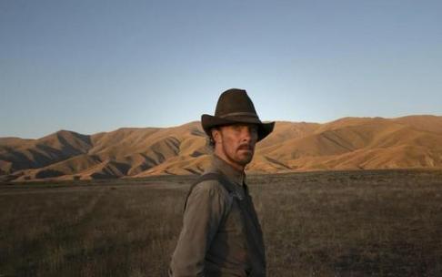 Fotograma de 'El poder del perro', una de las grandes favoritas a los Oscar