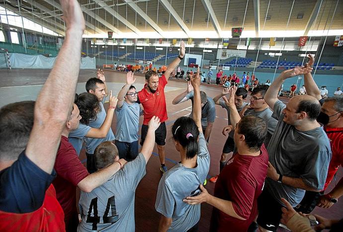 El Tudela B haciendo piña durante la final que les dio la victoria.