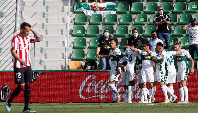 Álex Berenguer tras uno de los goles que ha metido el Elche en el Martínez Valero