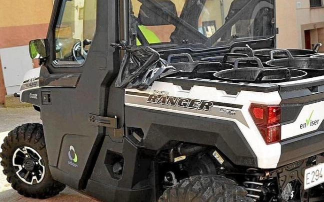 Un vehículo de recogida selectiva de residuos.