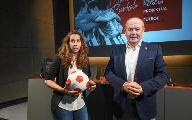 Ricardo Barkala posa con Ainhoa Tirapu en un acto de la campaña electoral. Ricardo Barkala posa con Ainhoa Tirapu en un acto de la campaña electoral.