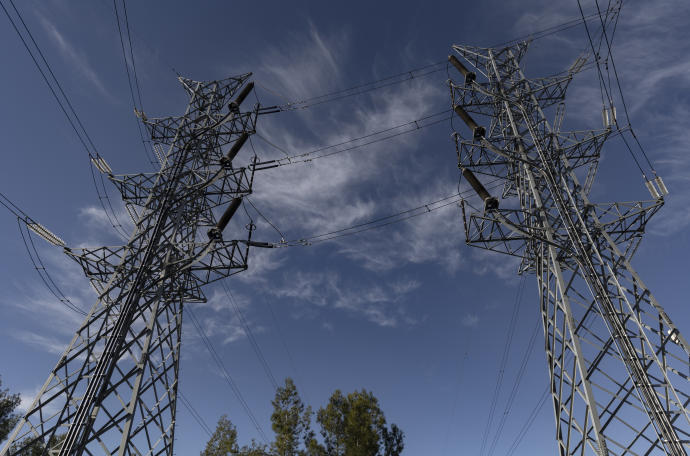 Es el tercer día consecutivo en el que el precio de la luz se mantiene a la baja.