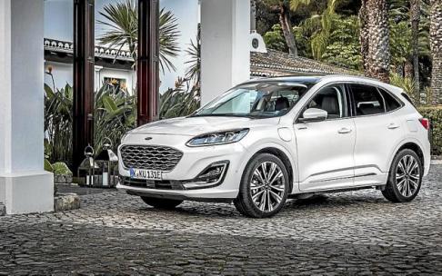 El Ford Kuga Plug-In Hybrid es el ejemplo de SUV compacto que encarna los nuevos tiempos, al igual que el Ford Puma de Rallyes, que ya triunfa en el campeonato mundial de la especialidad. Fotos: Ford