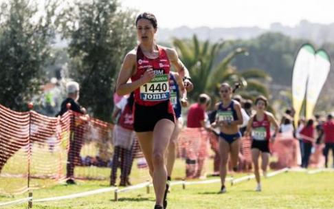 Elena Loyo, una de las bazas del BM Bilbao Atletismo, ha participado este año en el maratón de los Juegos de Tokio.