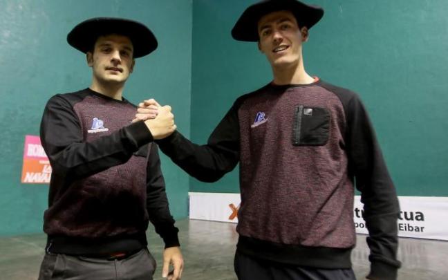 Elezkano II y Rezusta, con las txapelas del Parejas de 2019. Elezkano II y Rezusta, con las txapelas del Parejas de 2019.