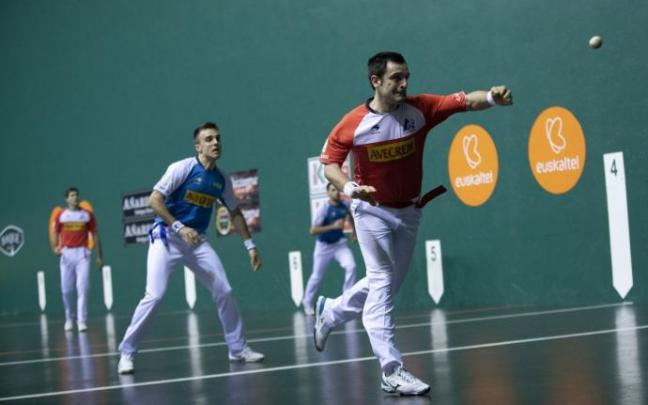 Elezkano II y Zabaleta siguen en lo más alto de la clasificación del Parejas. Elezkano II y Zabaleta siguen en lo más alto de la clasificación del Parejas.