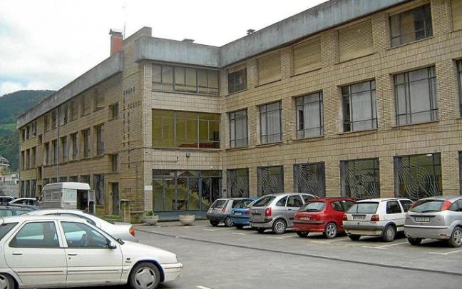 Vista del edificio de las antiguas escuelas de Pedro Muguruza.