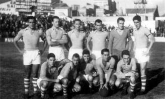 9 de noviembre de 1958. Creu Alta. Sabadell-Alavés (0-3). De pie (izda a dcha.): 'Tini' Echevarría, Gorospe, Uribesalgo, Ibarra, Arocena y Hormaetxe. Agachados (izda a dcha.): Azcárraga, Patxi Zubizarreta, Arriarán, Etxeandia y Elías Querejeta. Foto: Arch