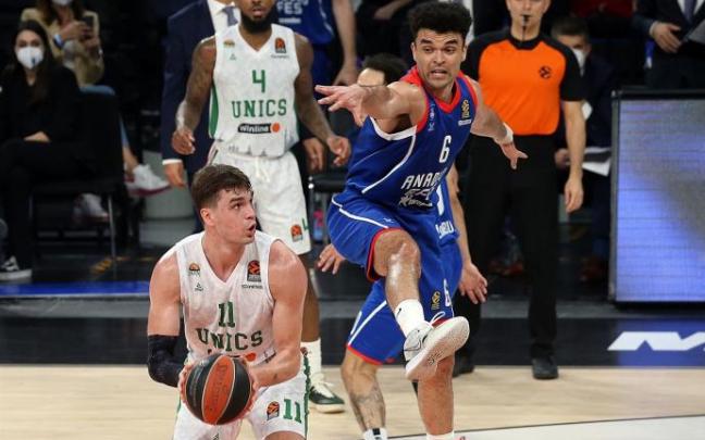 Elijah Bryant, el último fichaje del Efes, intenta taponar a Hezonja