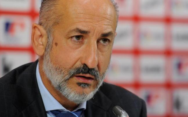 El presidente del Athletic, Aitor Elizegi, durante una rueda de prensa. El presidente del Athletic, Aitor Elizegi, durante una rueda de prensa.