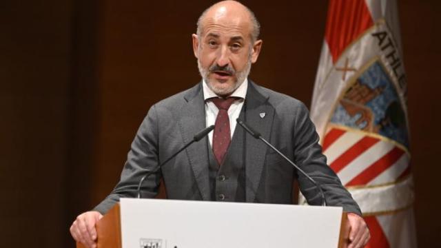 Aitor Elizegi, en un momento de su intervención en la Asamblea Extraordinaria Aitor Elizegi, en un momento de su intervención en la Asamblea Extraordinaria