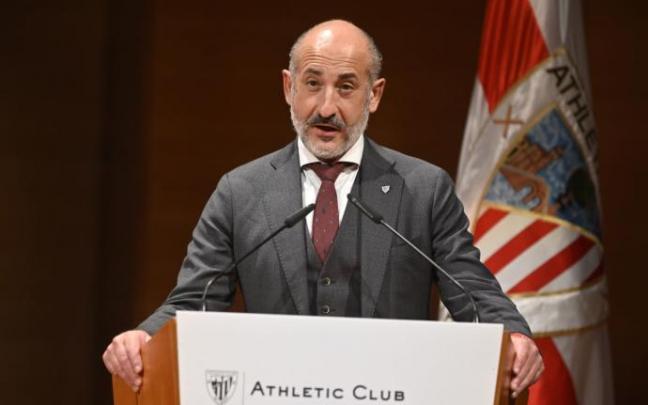 Aitor Elizegi, en un momento de su intervención en la Asamblea Extraordinaria Aitor Elizegi, en un momento de su intervención en la Asamblea Extraordinaria