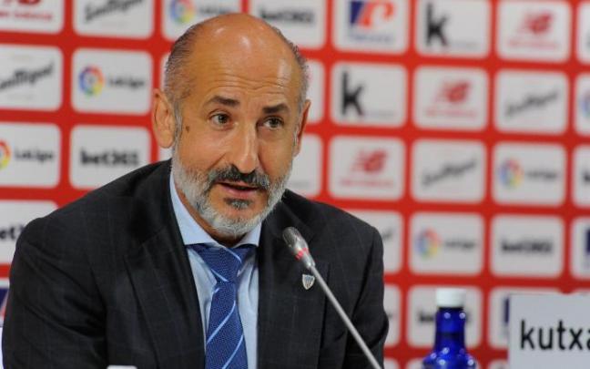 El presidente del Athletic, Aitor Elizegi, durante una rueda de prensa. El presidente del Athletic, Aitor Elizegi, durante una rueda de prensa.