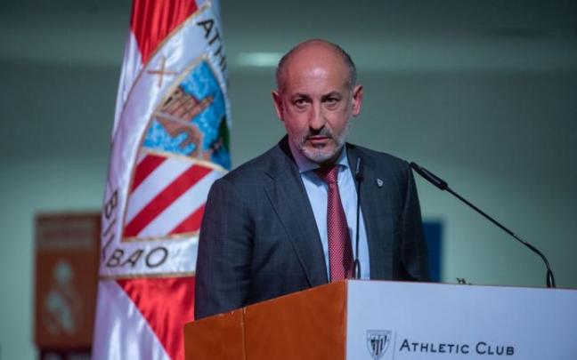 Aitor Elizegi, durante su discurso en la Asamblea Extraordinaria del pasado día 7