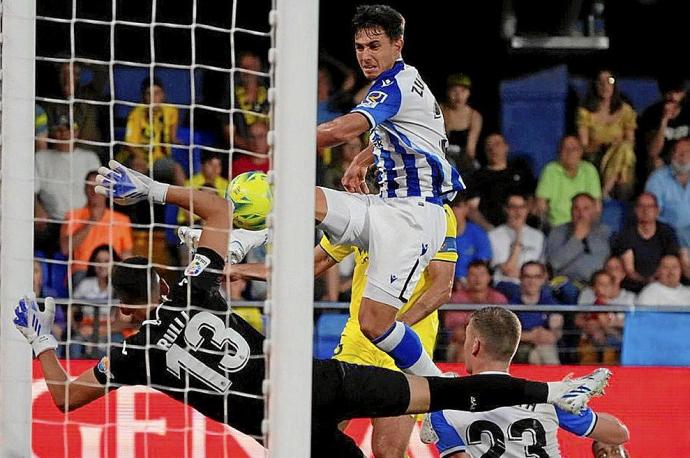 Zubimendi bate a Rulli en Vila-real y marca el gol que clasificó a la Real para la próxima edición de la Europa League. Foto: Real Sociedad