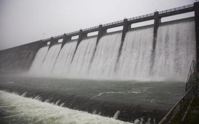 Compuertas abiertas este lunes en el pantano