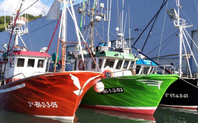 Imagen de archivo de unas embarcaciones en Bermeo.