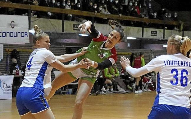 Alba Menéndez, en un instante del partido en Sakoneta entre Euskadi y Finlandia. Alba Menéndez, en un instante del partido en Sakoneta entre Euskadi y Finlandia.