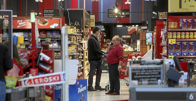 Las ventas y el empleo bajaron en los centros comerciales el año pasado.