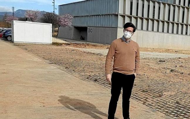 El concejal Pablo Ezcurra, de Geroa Bai, ayer en los terrenos de ampliación del vivero.