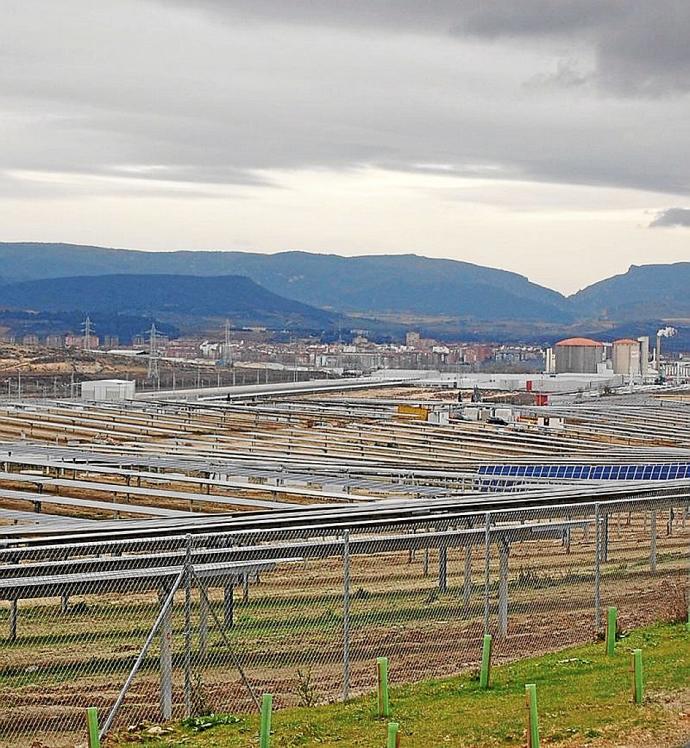 El parque solar Ekian ubicado en Arasur. Foto: P.J.P.