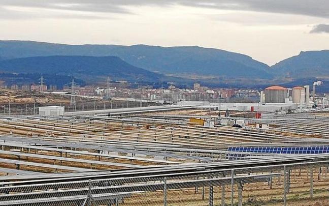 El parque solar Ekian ubicado en Arasur. Foto: P.J.P.