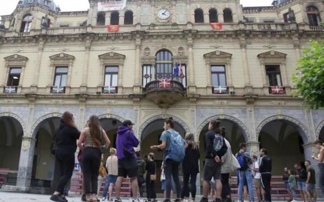 Jóvenes de GKS concentrados ayer lunes en Hernani. Jóvenes de GKS concentrados ayer lunes en Hernani.