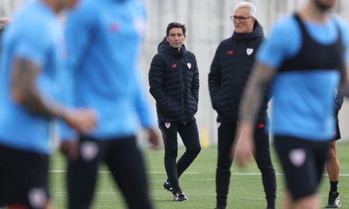 Marcelino García Toral, en un momento del entrenamiento de ayer miércoles en Lezama.