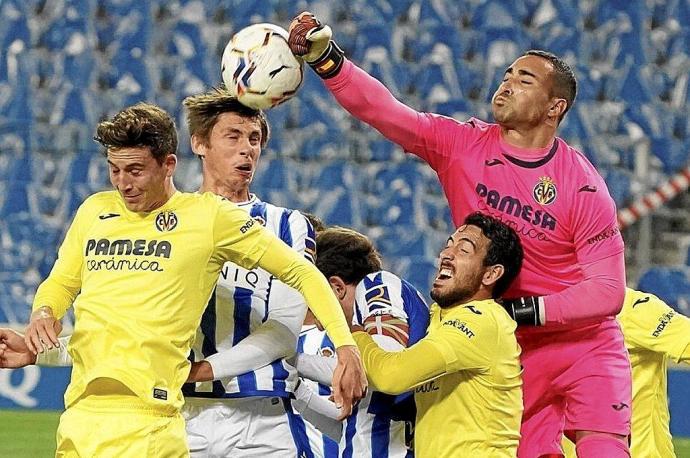 Un lance del Real-Villarreal (1-1) del pasado curso en Anoeta. Foto: Ruben Plaza