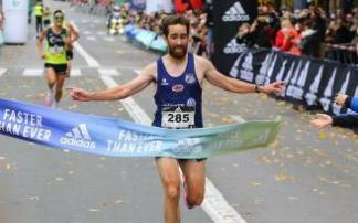 Eneko Agirrezabal, cruzando la línea de meta