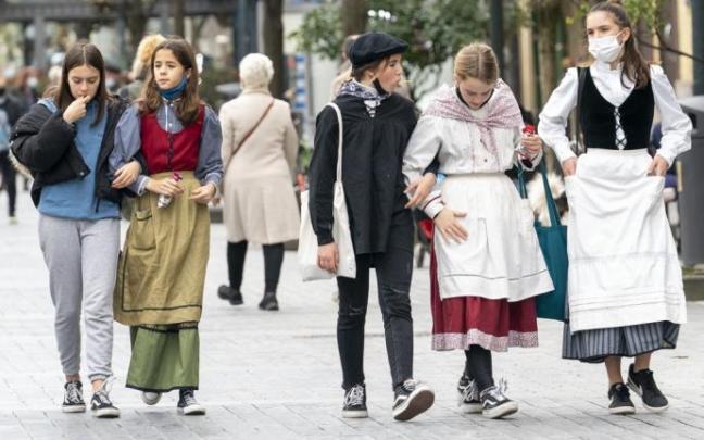 En el día de Santo Tomás del año pasado, la gente se vistió para la ocasión, pero no hubo celebración.