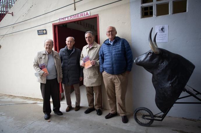 El autor, Javier Álvarez, con los también doctores Héctor Ortiz, Ángel Hildalgo y Francisco Javier Martínez de Lecea.