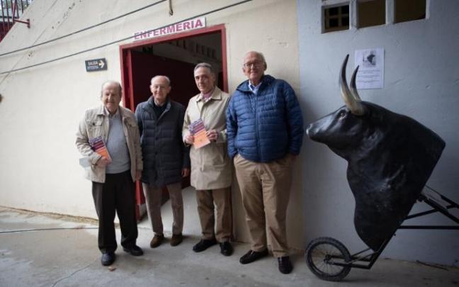 El autor, Javier Álvarez, con los también doctores Héctor Ortiz, Ángel Hildalgo y Francisco Javier Martínez de Lecea.
