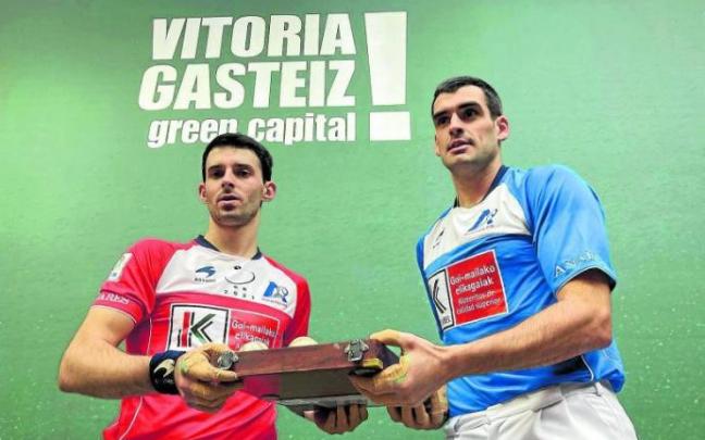 Jokin Altuna y Joseba Ezkurdia, en la elección de material. Foto: Aspe