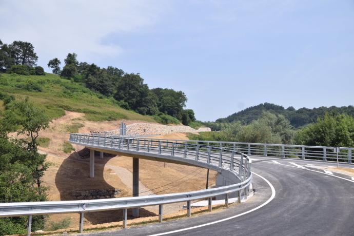 Nueva carretera de conexión entre Astigarraga y el Polígono de Martutene, justo antes de abrirse.