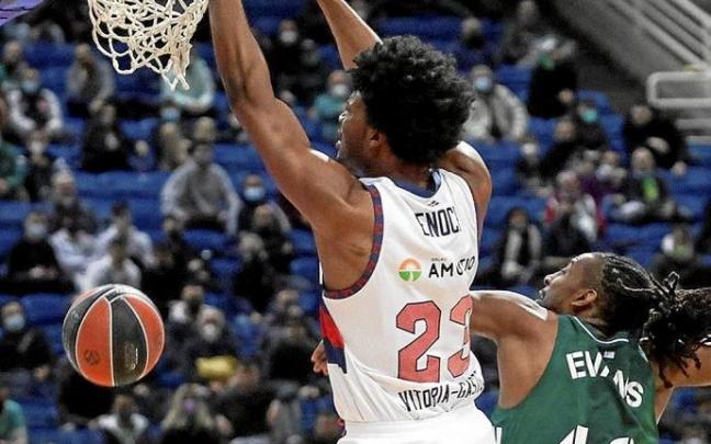 Steven Enoch jugó prácticamente todo el encuentro por la baja de Costello y terminó con dobles figuras. Foto: EuroLeague