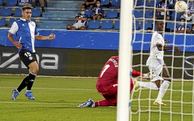 El Real Madrid abrió la herida albiazul en la primera jornada marcando cuatro goles. Foto: Iñigo Foronda