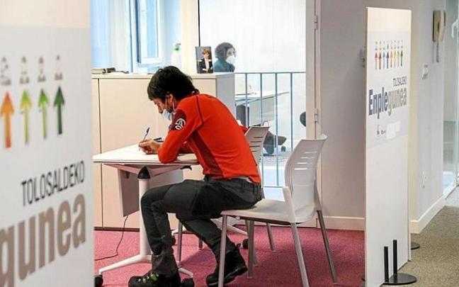 Uno de los candidatos de Enplegunea del pasado viernes. Foto: N.G. Uno de los candidatos de Enplegunea del pasado viernes. Foto: N.G.