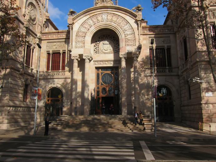 Fachada del Palau de Justícia, sede del Tribunal Superior de Justicia de Catalunya