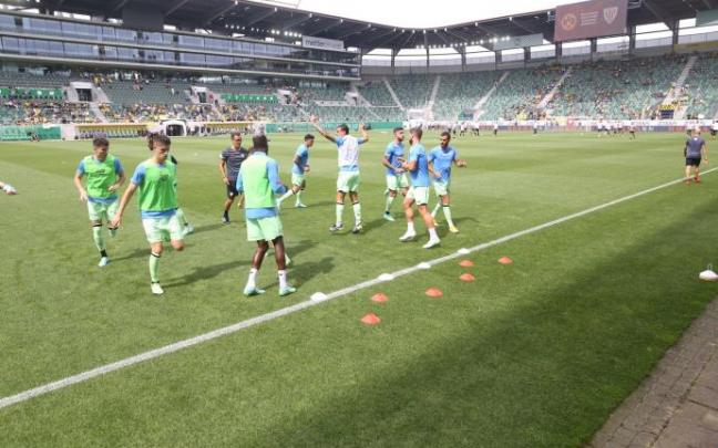 Los jugadores minutos antes de comenzar el partido contra el Borussia Los jugadores minutos antes de comenzar el partido contra el Borussia