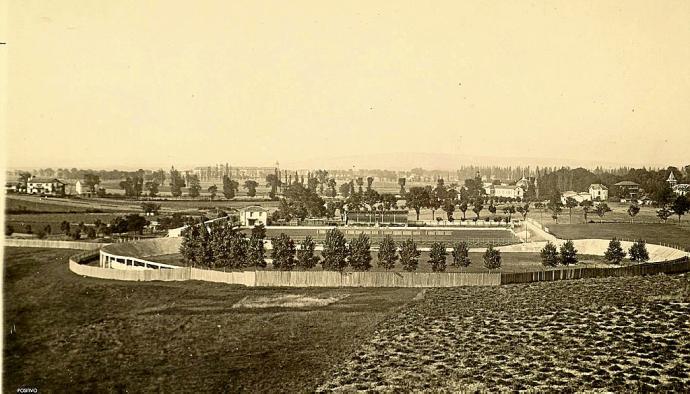 Instalaciones de Mendizorroza con el Velódromo y el campo de fútbol a comienzos de los años treinta. Foto: Archivo Municipal de Vitoria: E. Mora