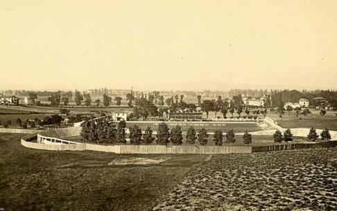 Instalaciones de Mendizorroza con el Velódromo y el campo de fútbol a comienzos de los años treinta. Foto: Archivo Municipal de Vitoria: E. Mora